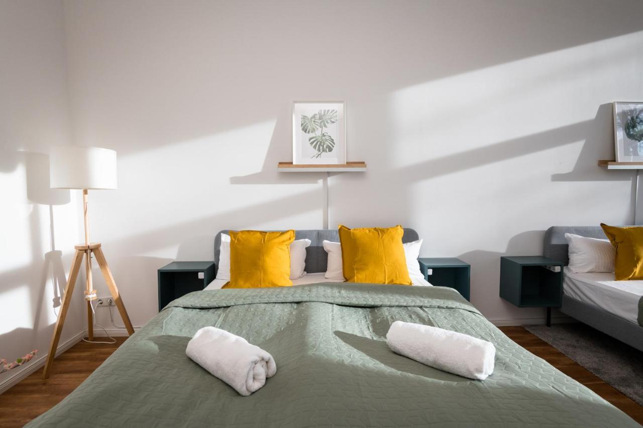 Sonnig & Helle Alexanderplatz In 15min Zu Erreichen, Herthastrasse Sehr Schoen Und Gross Fuer Gruppen Geeignet Apartment *